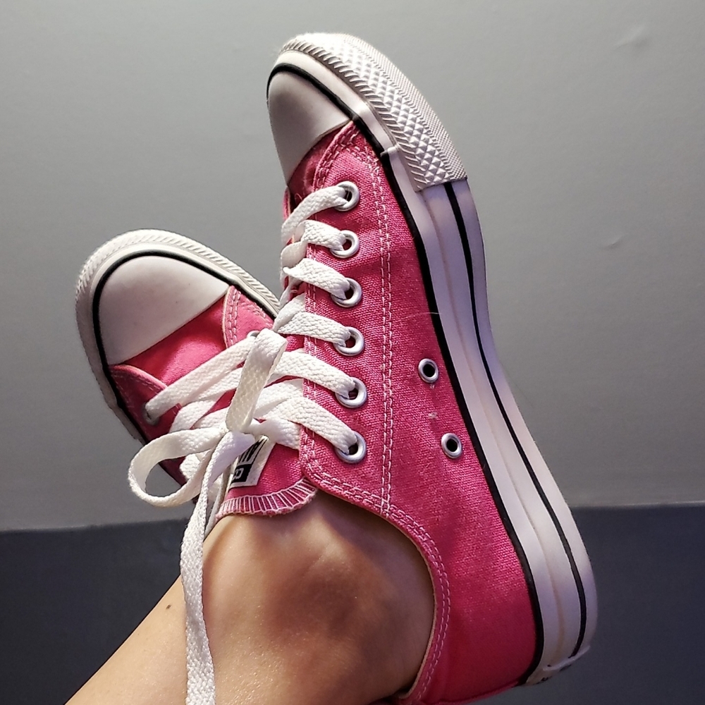 Pink converse